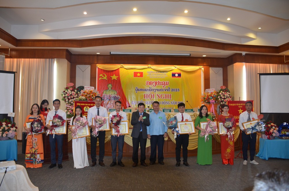 hình ảnh cao su việt lào